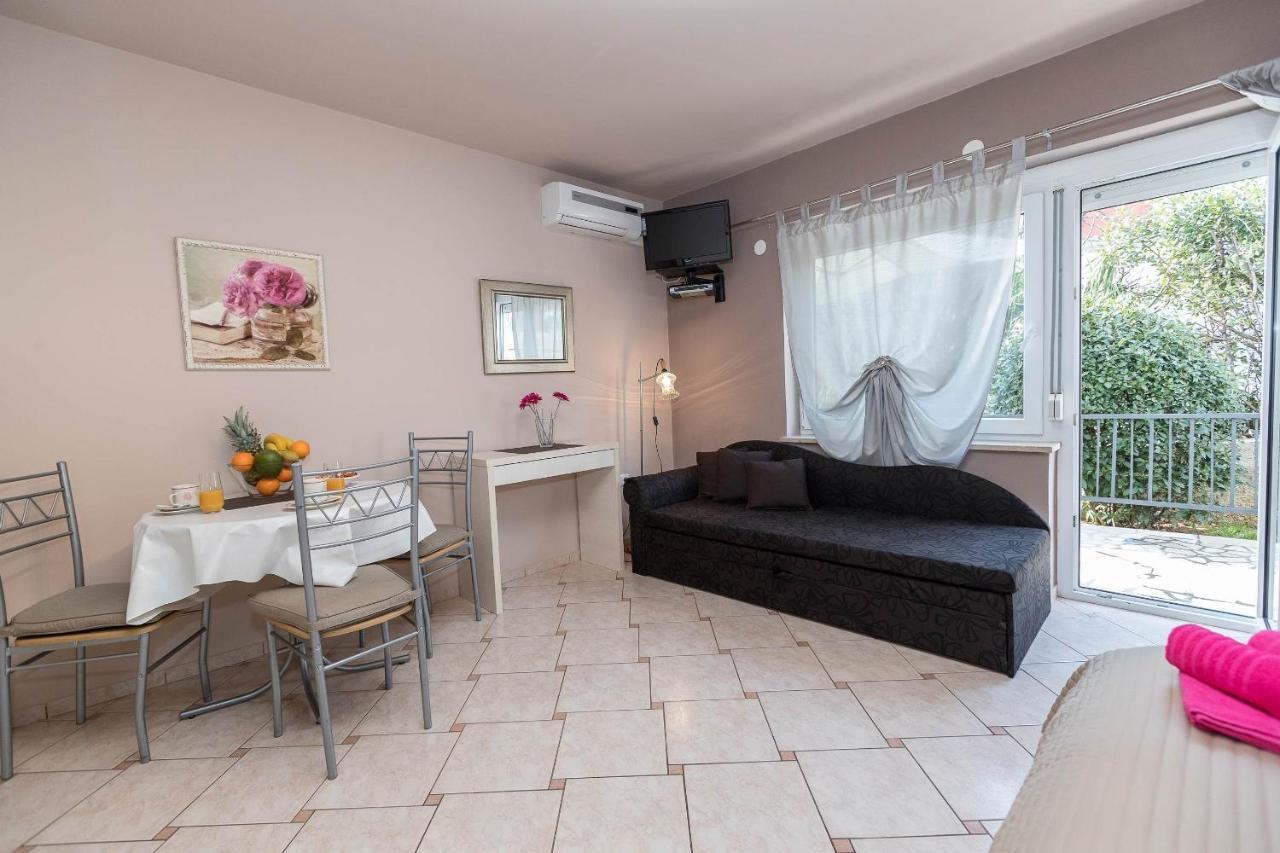 Apartments Karmen 1 Crikvenica Exterior foto